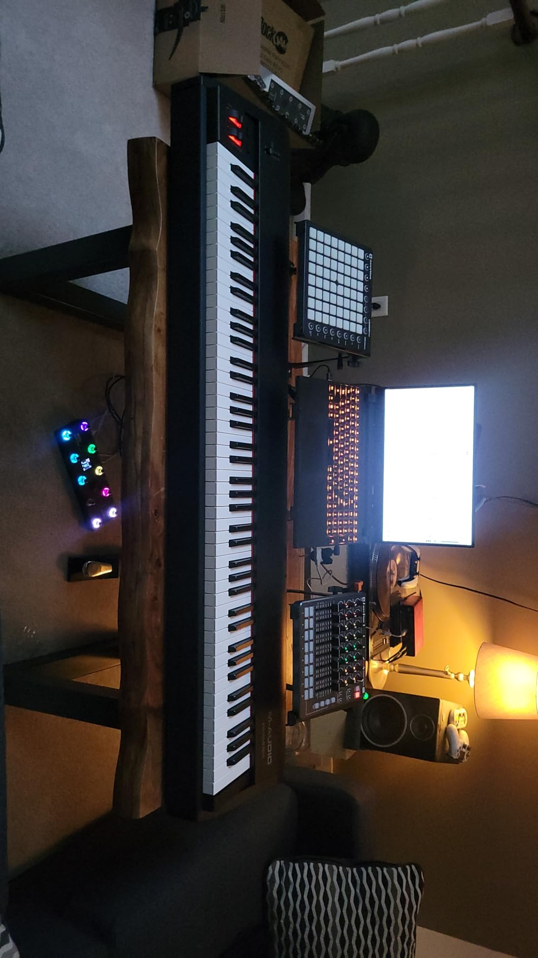 M-AUDIO Hammer 88 USB MIDI Keyboard Controller | 88 Weighted Hammer Action Keys and a Studio-Grade Recording Software Suite customer photo 1