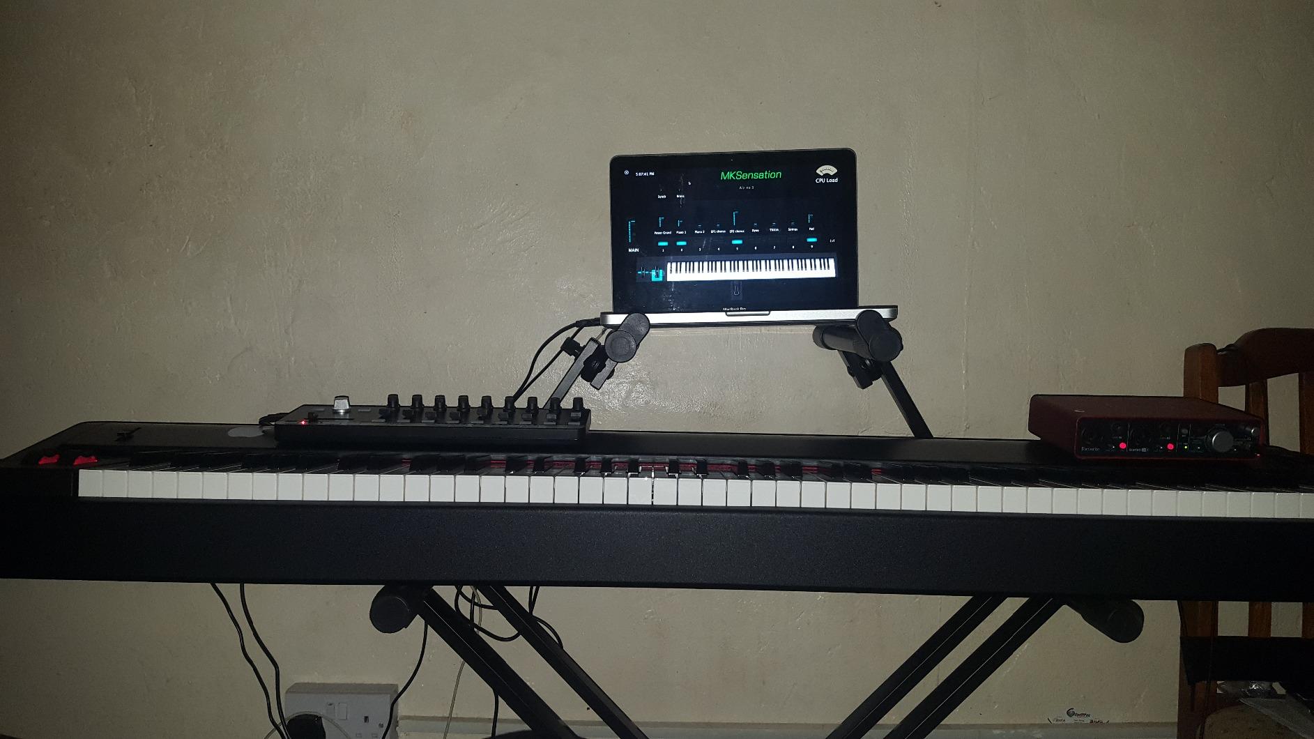 M-AUDIO Hammer 88 USB MIDI Keyboard Controller | 88 Weighted Hammer Action Keys and a Studio-Grade Recording Software Suite customer photo 2