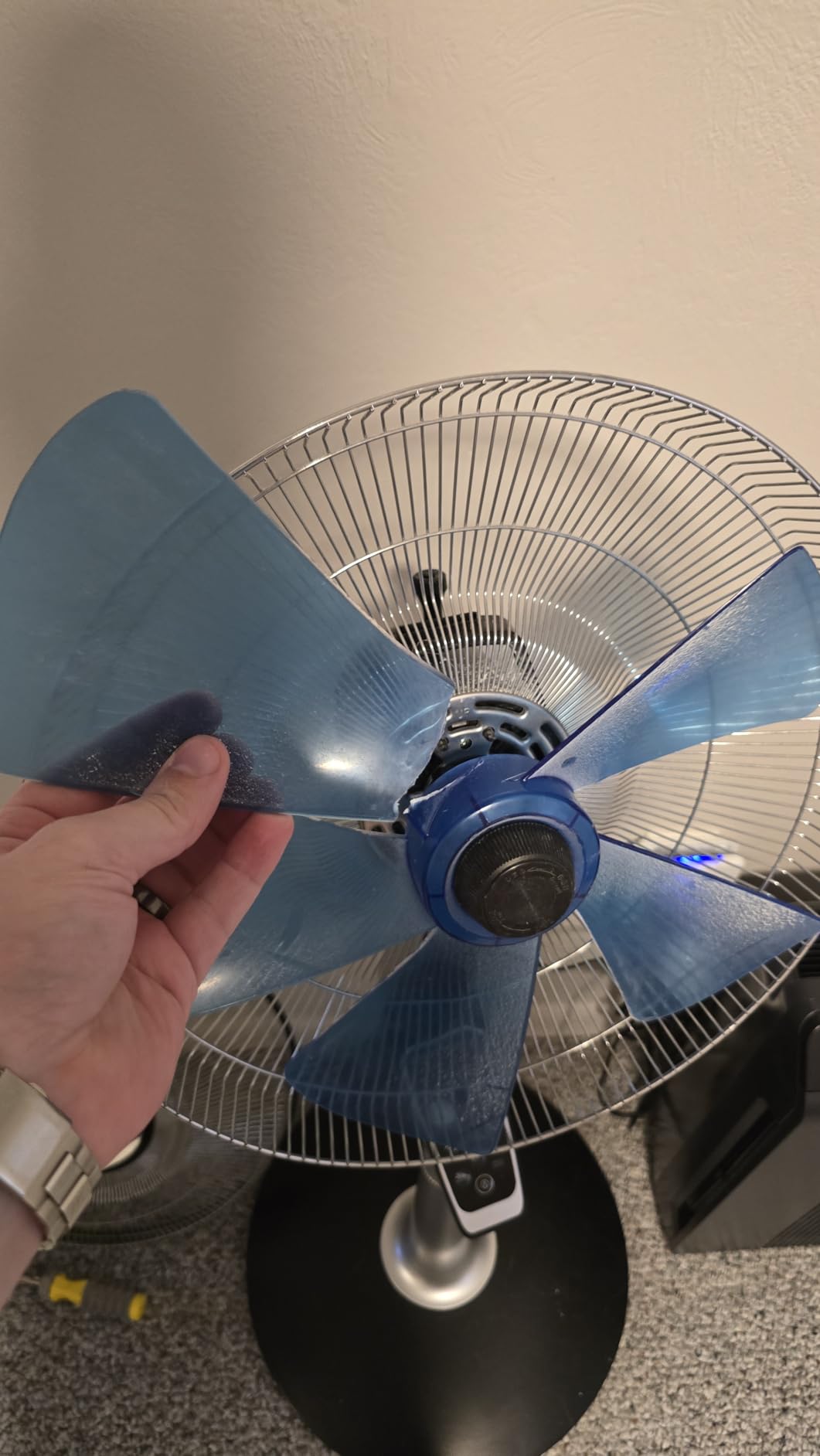Rowenta Pedestal Fan, 53 Inches, Ultra Quiet Oscillating Fan for Bedroom, Portable, 5 Speeds, Refresh Up to 23-Feet, Silver, Indoor, VU5670 customer photo 1
