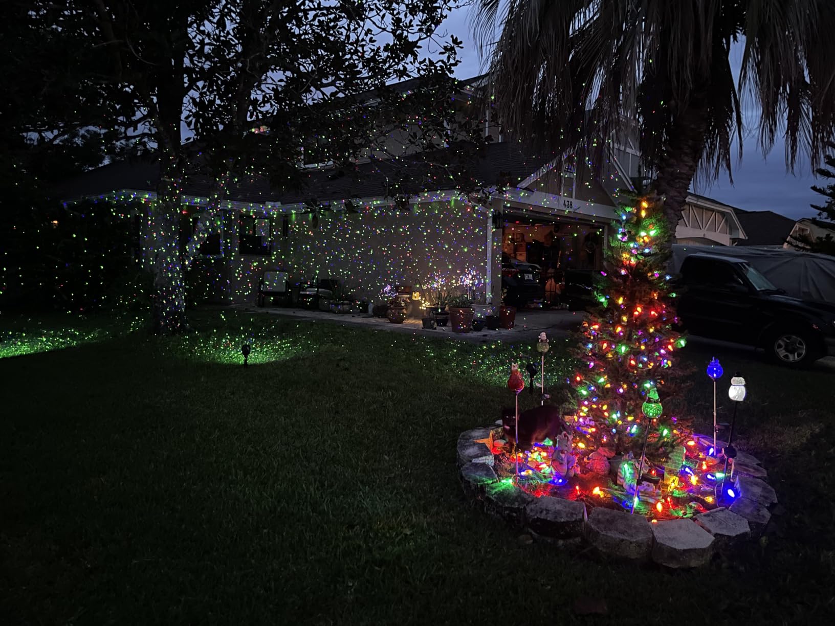 Poeland Christmas Laser Projector Lights Waterproof Outdoor Garden Decorative Lighting with Security Lock 3 Color Red Green Blue customer photo 1