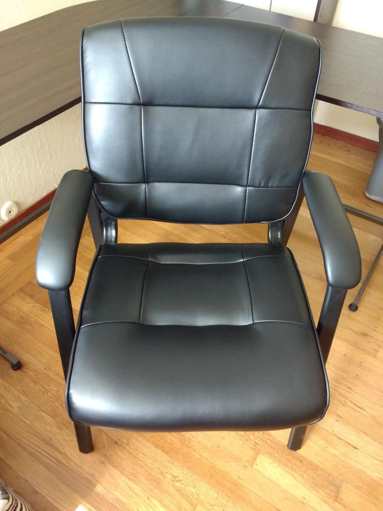 Amazon Basics Classic Faux Leather Office Desk Chair with Armrests, Metal Frame, Black customer photo 2