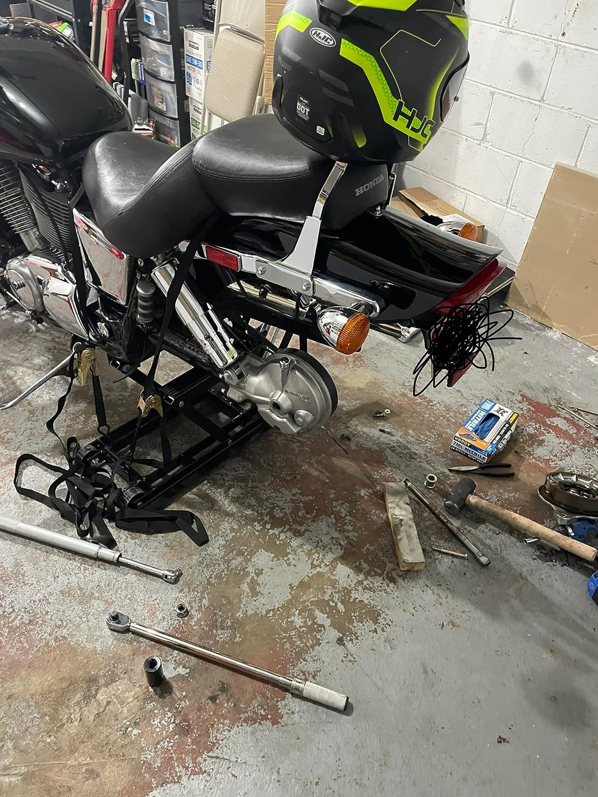 VIVOHOME 1500 LBS Hydraulic Motorcycle Lift Jack customer photo 2