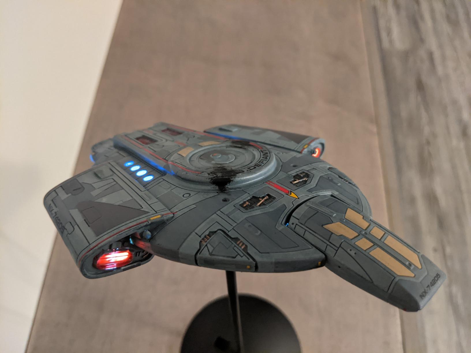 Star Trek USS Defiant 1:1000 Scale Snap Model Kit, Multicolor (POL952) customer photo 2