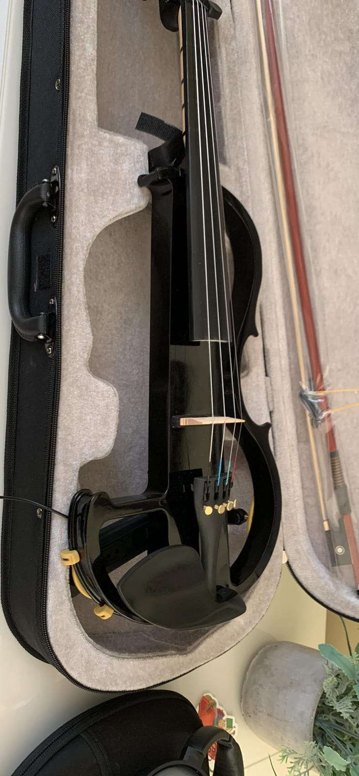 Vangoa Electric Violin 4/4 Full Size Silent Electronic Violin Fiddle, Black customer photo 1