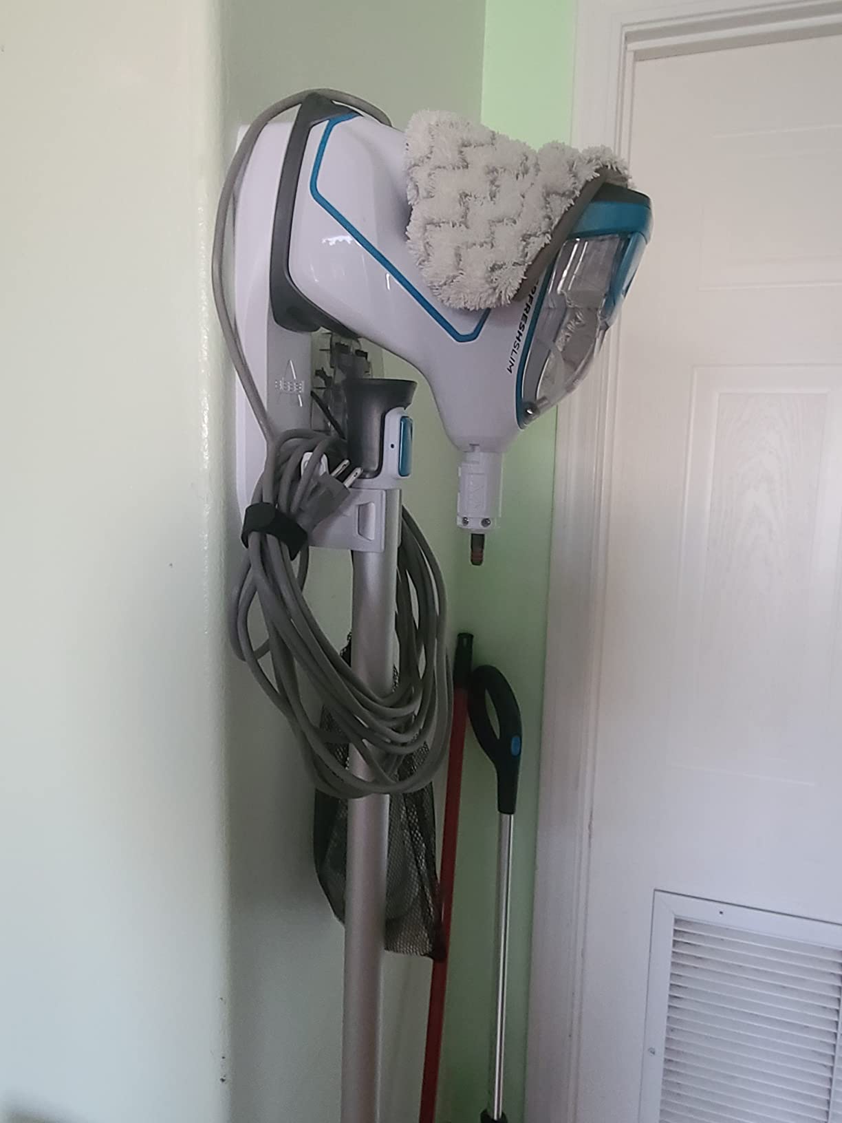BISSELL PowerFresh Slim 3-in-1 Steam Mop & Handheld Steamer, Extension Wand, On-Board Tool Kit, Multi-Surface Cleaner for Sealed Hard Floors 2075A customer photo 2