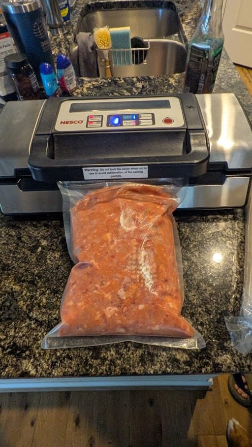 Weston Pro Series Electric Meat Grinder, Commercial Grade, 750 Watts, 1 HP, 9lbs. Per Minute, Stainless Steel (10-1201-W) customer photo 2