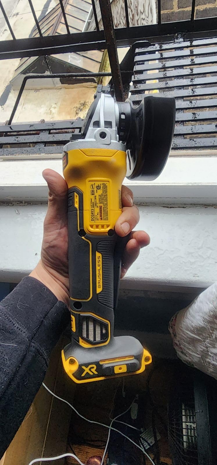 DEWALT 20V MAX* Angle Grinder Tool Cordless Brushless, 4 1/2 Inch, with Paddle Switch and Kickback Brake, Tool Only (DCG413B) customer photo 1