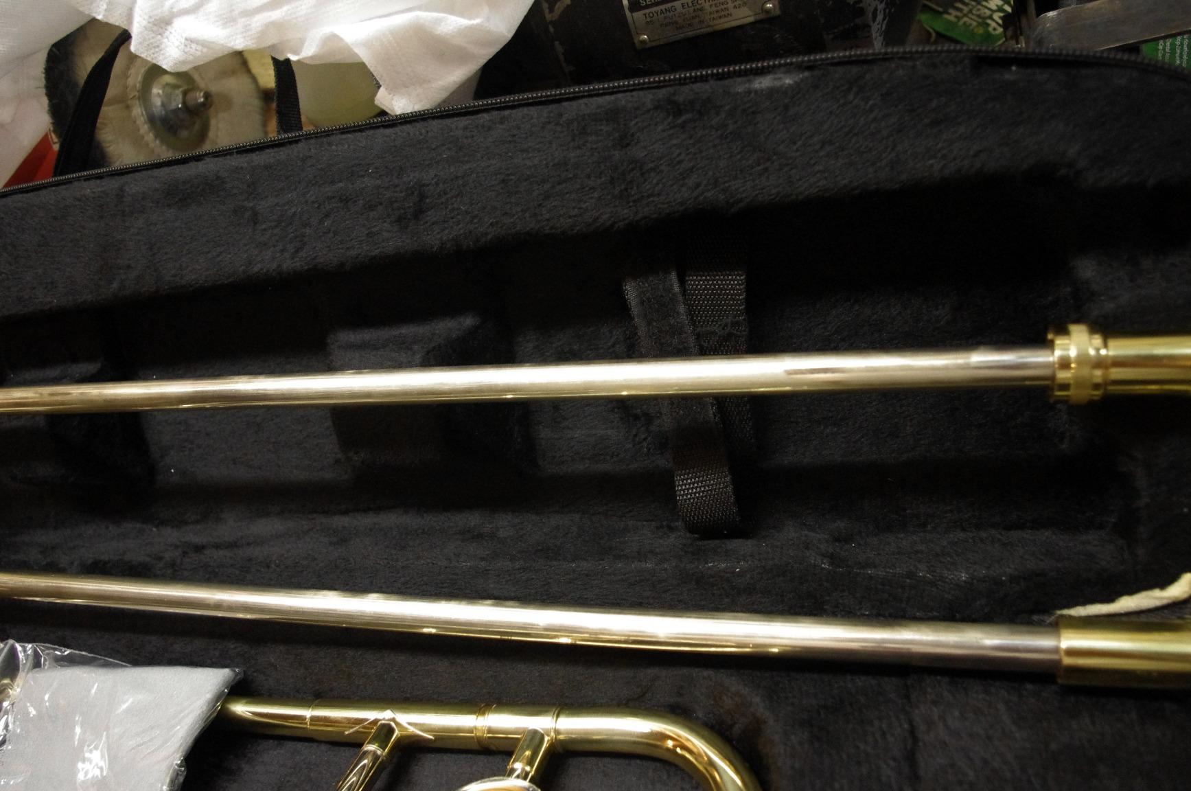 Costzon B Flat Tenor Slide Trombone Brass (Gold) | Ideal for Standard Student Beginner Trombone w/Case, Gloves, Mouthpiece, Portable customer photo 1