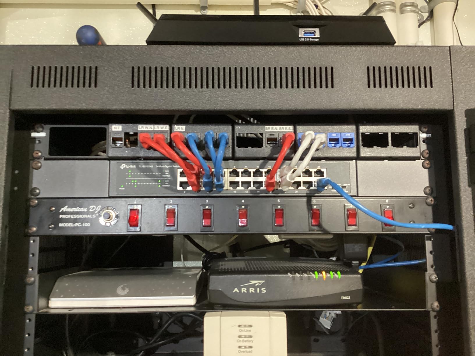 TP-Link 24 Port Gigabit Ethernet Switch Desktop/ Rackmount Plug & Play Shielded Ports Sturdy Metal Fanless Quiet Traffic Optimization Unmanaged (TL-SG1024S) customer photo 1