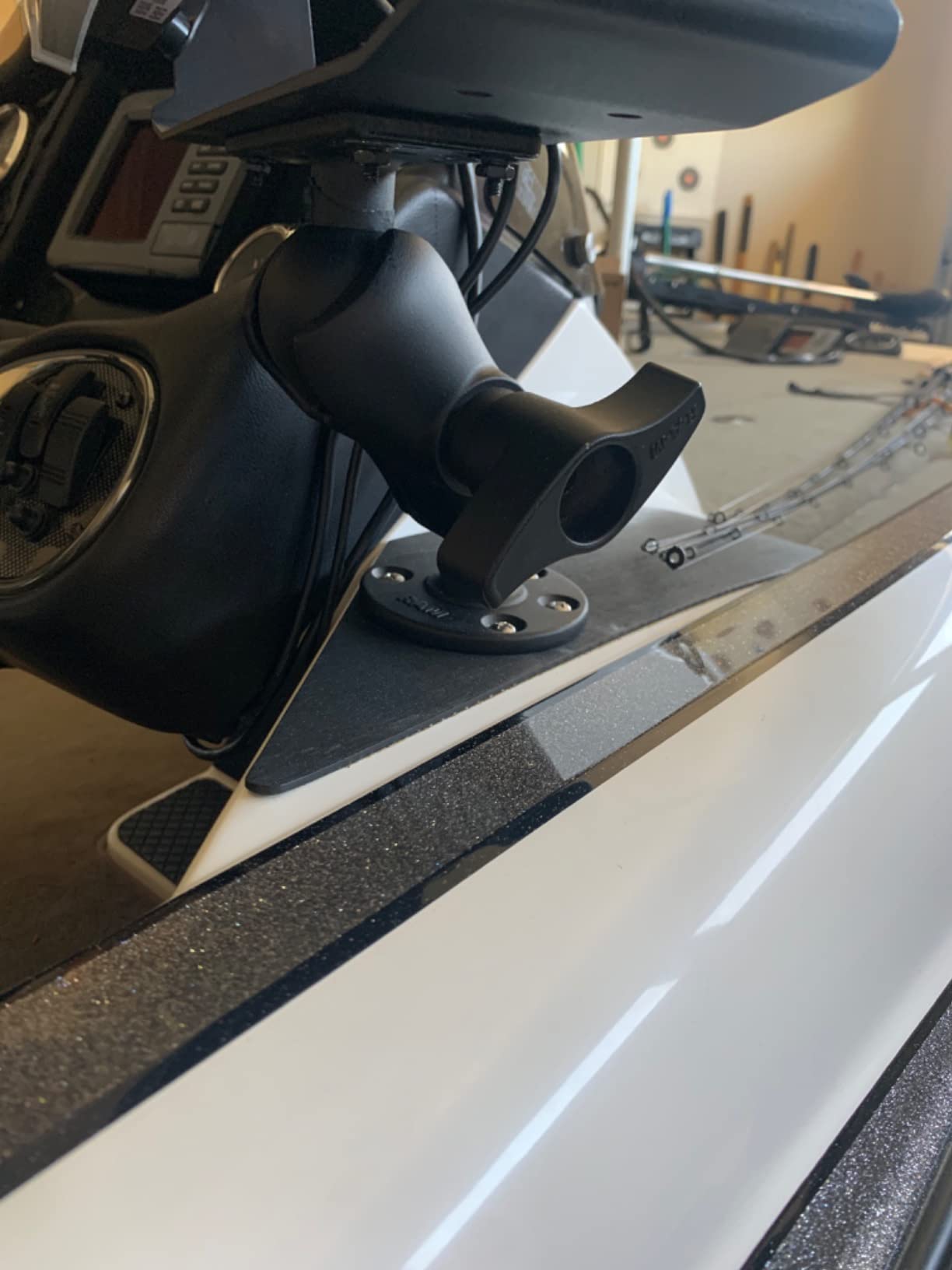 RAM MOUNTS Universal Heavy-Duty Fish Finder Mount for Boats | Short arm drill-down mount with round plate, D Size 2.25