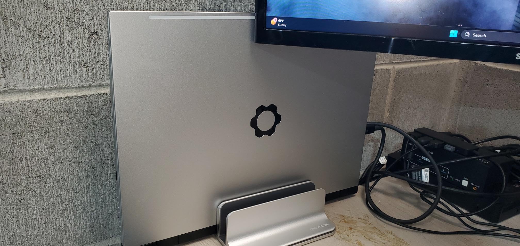 OMOTON Vertical Laptop Stand [Updated Double Version], Desktop Aluminum Mac Book Stand with Adjustable Dock Size, Fits All Mac Book, Surface, Chrome Book and Gaming Laptops (Up to 17.3 inch) (Silver) customer photo 1