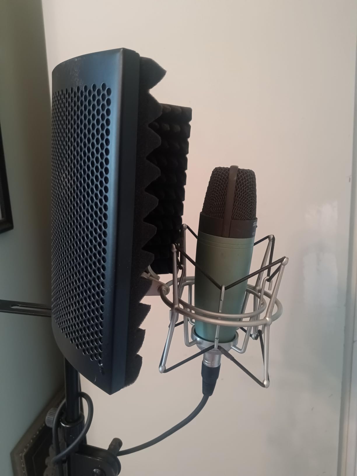TONOR Microphone Isolation Shield, Studio Mic Sound Absorbing Foam Reflector for Any Condenser Microphone Recording Equipment Studio, Black customer photo 1
