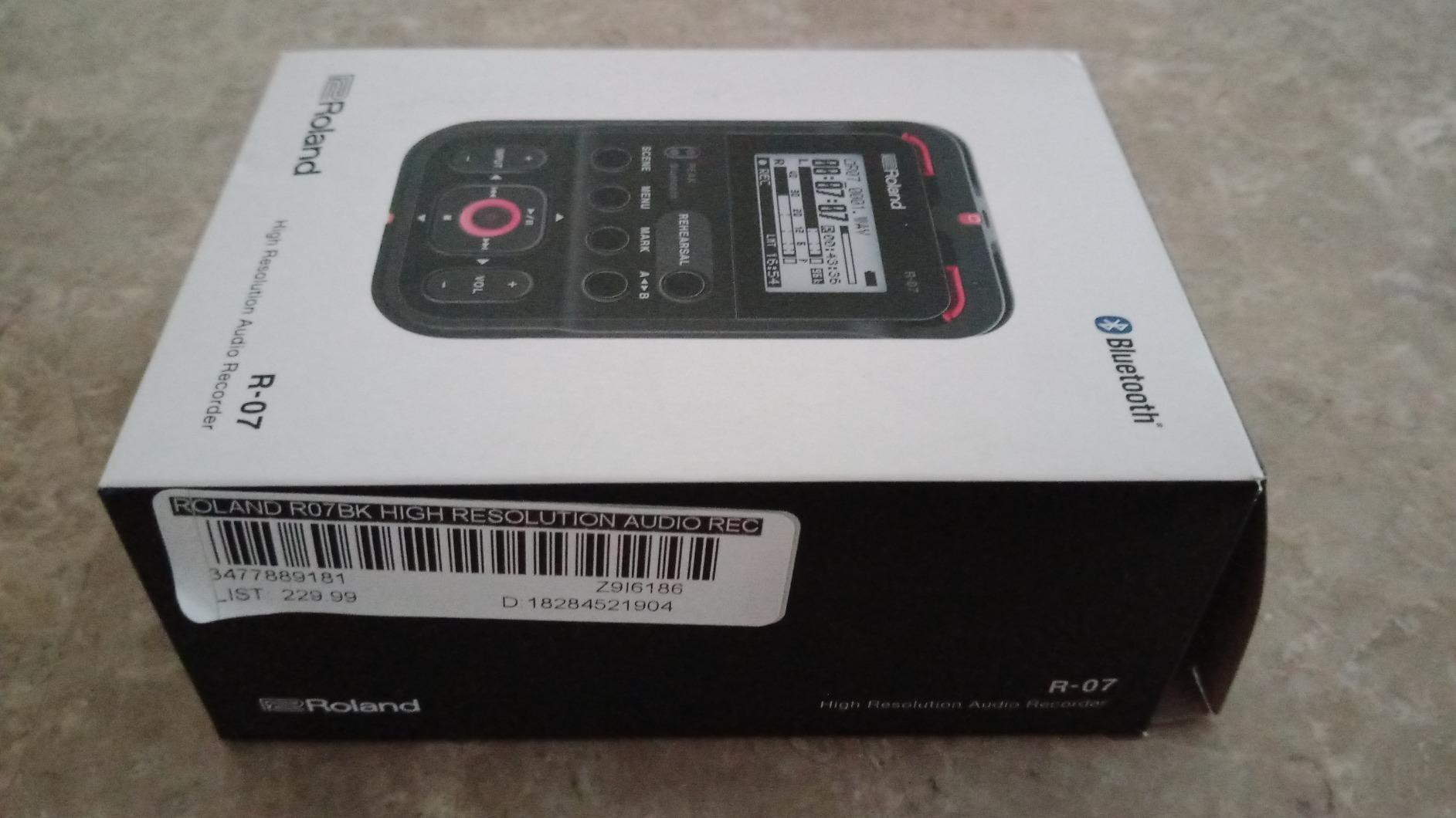 Roland R-07 High-Resolution Handheld Audio Recorder, Black (R-07-BK) customer photo 1