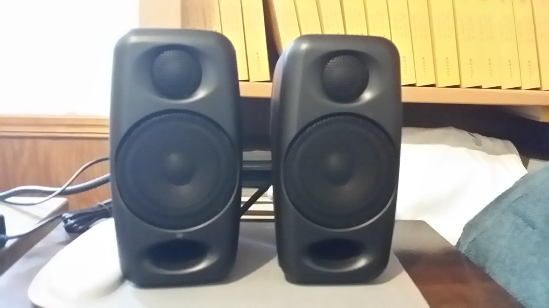 IK Multimedia iLoud Micro Monitor White 50 watt Portable Wireless Bluetooth Studio Reference Monitors, Dual Speakers for Music Production, Mixing, Mastering, Composing, producing and DJs customer photo 2