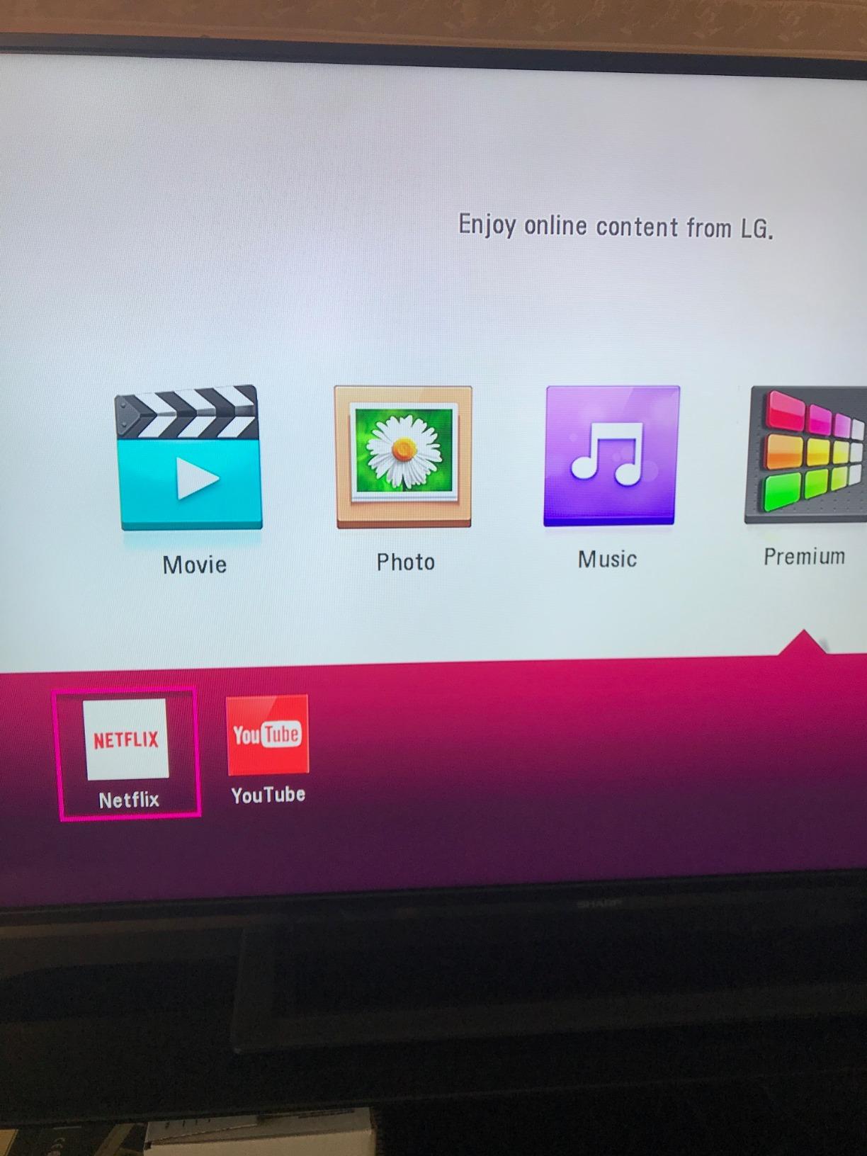 LG UBK90 4K Ultra-HD Blu-ray Player with Dolby Vision (2018) customer photo 2