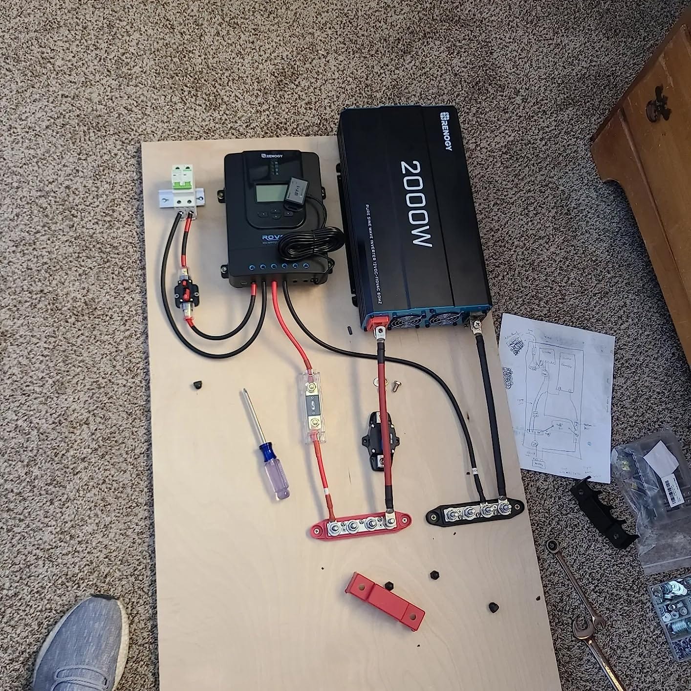 Renogy 400Watt Premium Solar Kit with 40A MPPT Charge Controller | 4x100W monocrystalline panels. 40A MPPT charge controller. Includes Bluetooth module, Z-brackets, cables, adaptor kit. customer photo 1