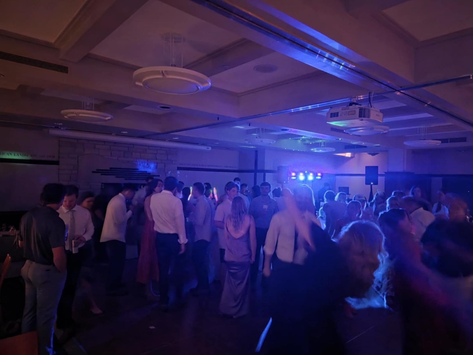 Rockville ROCKFORCE 192-Channel DMX Lighting and Fog Controller, 3U Rack | 12 Scanners, 23 Banks of 8 Scenes, 6 Chases of 240 Scenes, 8 Manual Sliders, Music Trigger, DMX512, Power Failure Memory customer photo 1