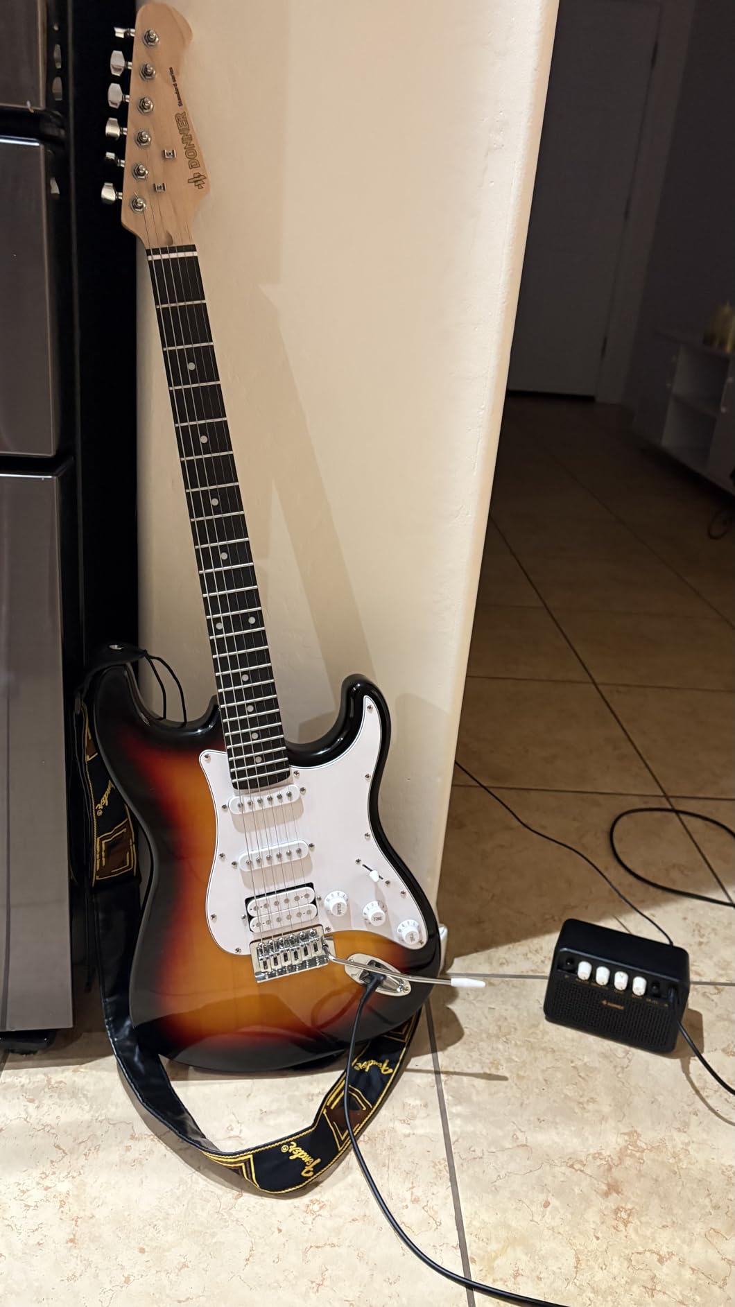 Donner DST-100S 39 Inch Full Size Electric Guitar Kit | Solid Body Sunburst, Beginner Starter, with Amplifier, Bag, Capo, Strap, String, Tuner, Cable, Picks customer photo 1