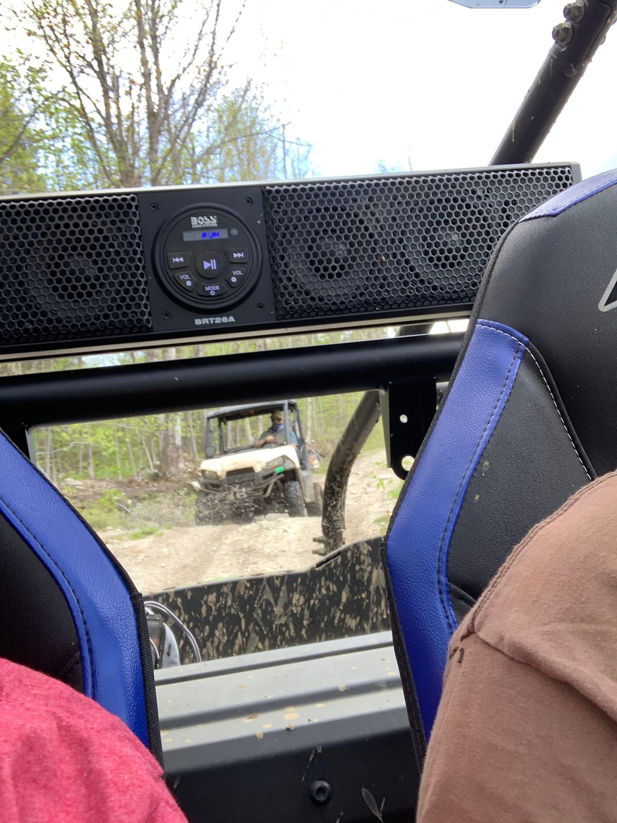 BOSS Audio Systems BRT26A ATV UTV Sound Bar - 26 Inch Wide, 4 Inch Speakers, 1 Inch Soft Dome Tweeters, Full Range, IPX5 Weatherproof, Bluetooth, Built-in Amplifier, Golf Cart Compatible customer photo 2
