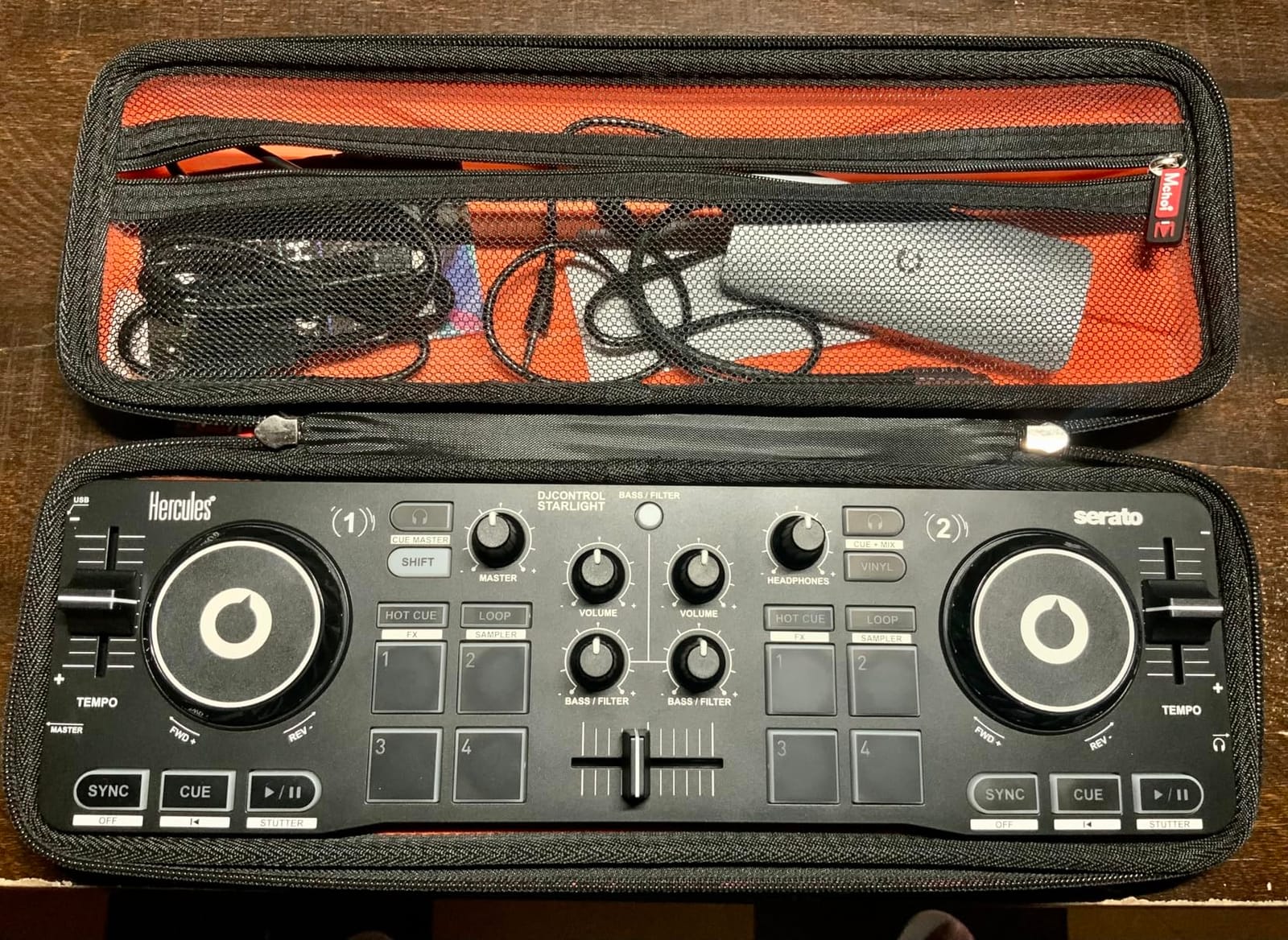 Hercules DJControl Starlight | Pocket USB DJ Controller with Serato DJ Lite, Touch-Sensitive Jog Wheels, Built-in Sound Card and Built-in Light Show customer photo 2
