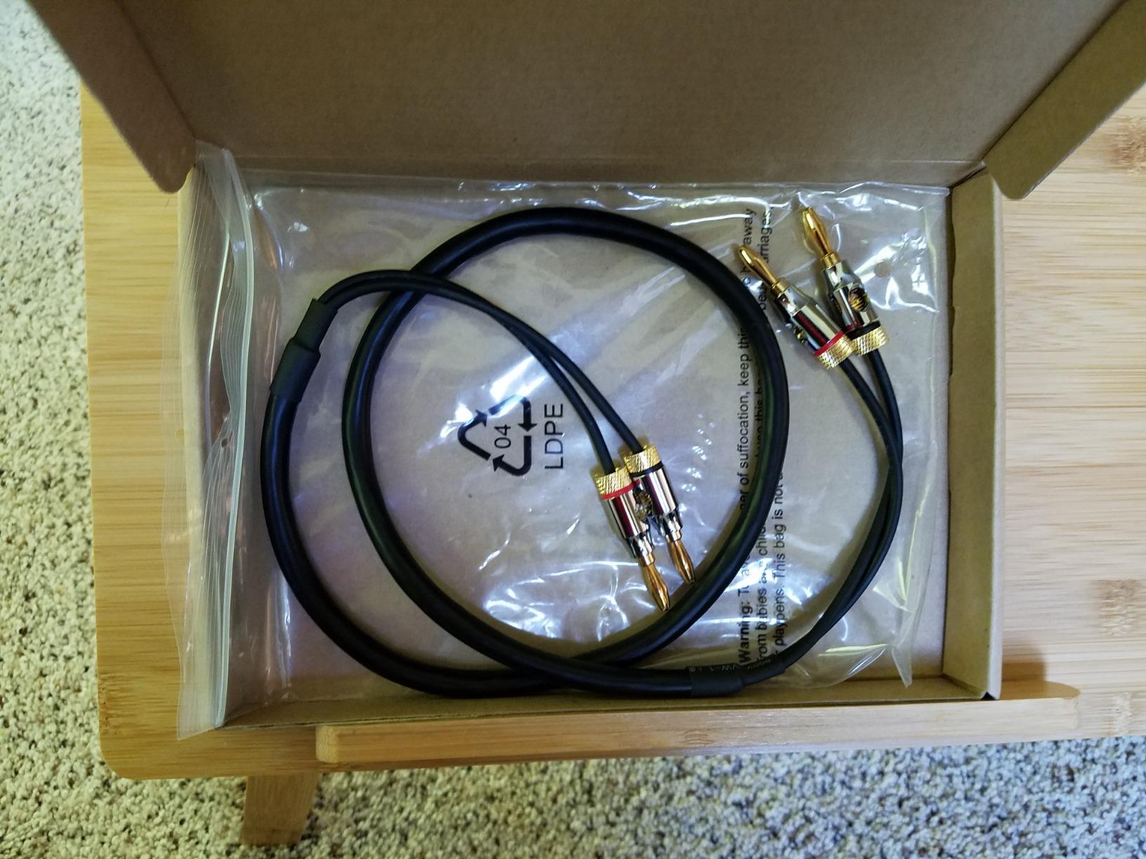 Amazon Basics Banana Plug 16AWG Speaker Cable Wire, CL2 Rated for in-Wall Use, Gold-Plated Banana-Tip Plugs (4mm), Oxygen-Free Copper, 6 Foot, Black customer photo 2