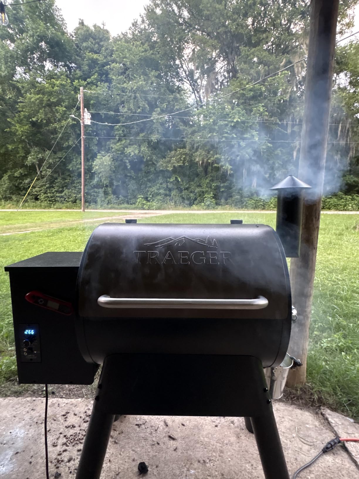 Traeger Pro 22 Wood Pellet Grill & Smoker, 572 Sq In | 6-in-1 BBQ versatility, meat probe, 450F max, 18 lb hopper - grill, smoke, bake, roast, braise & BBQ customer photo 1