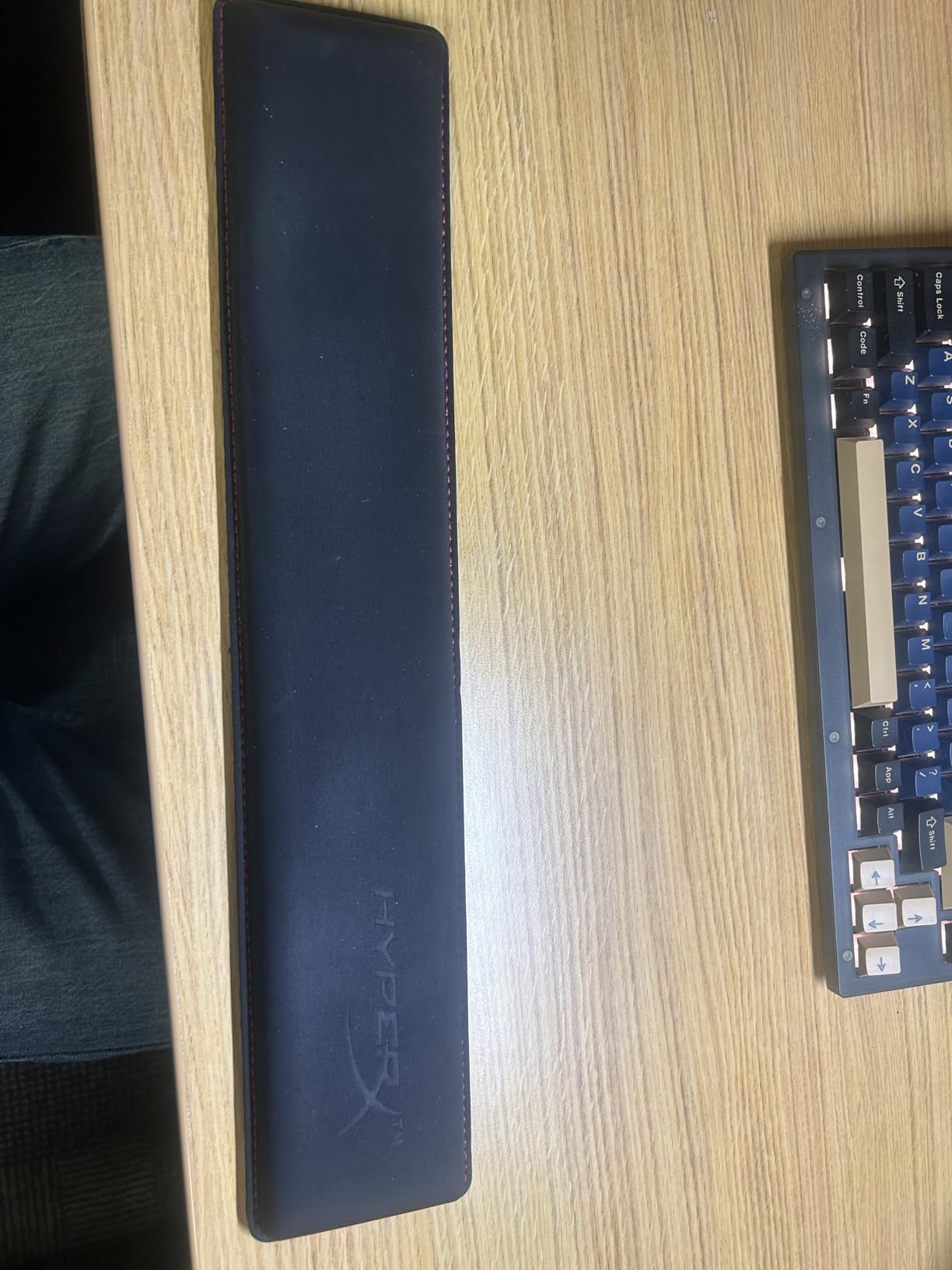HyperX Wrist Rest - Full Sized - Cooling Gel - Memory Foam - Anti-Slip - Ergonomic - Keyboard Accessory, Black customer photo 1