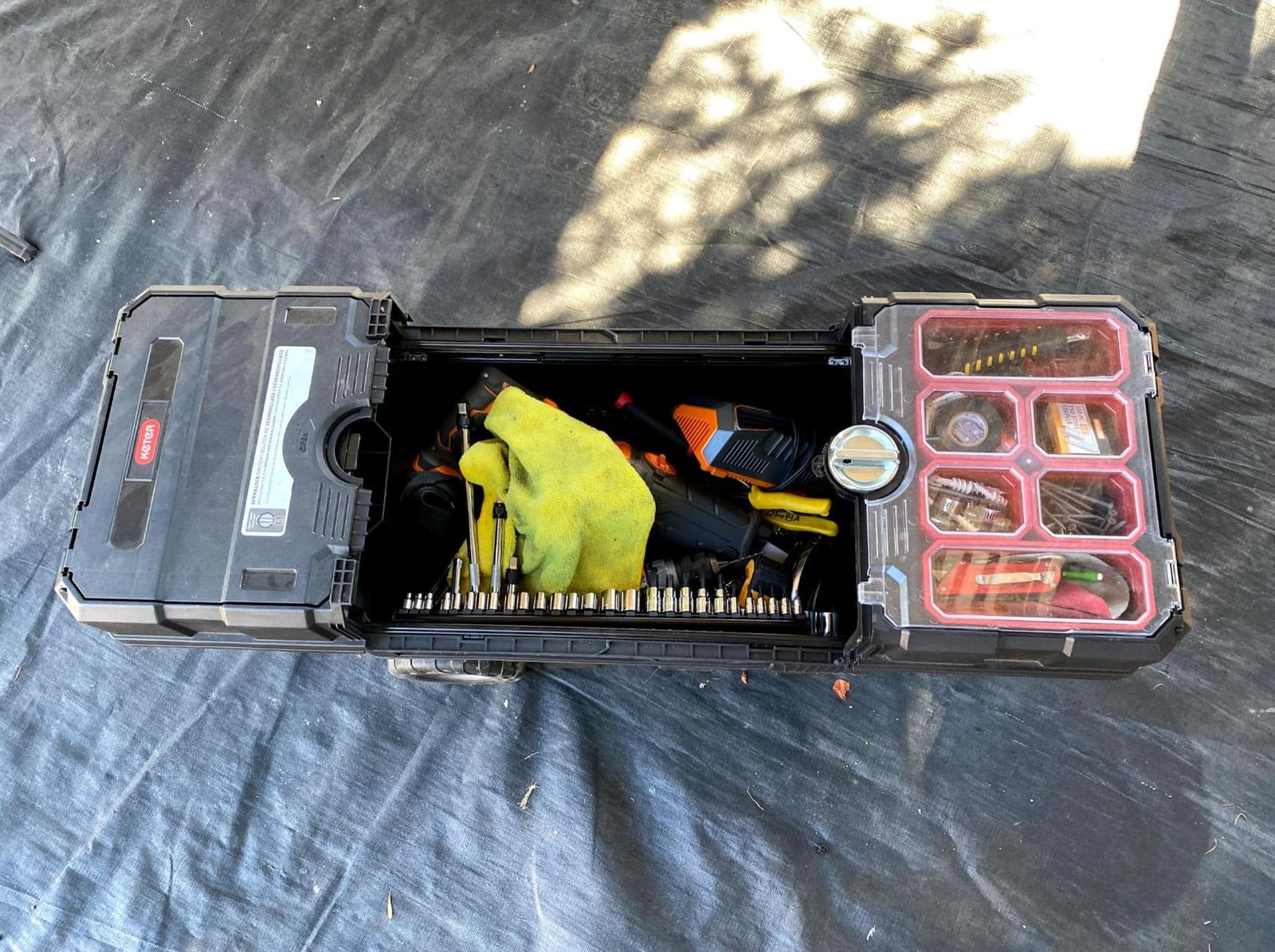 Keter Masterloader Resin Rolling Tool Box with Locking System and Removable Bins customer photo 2