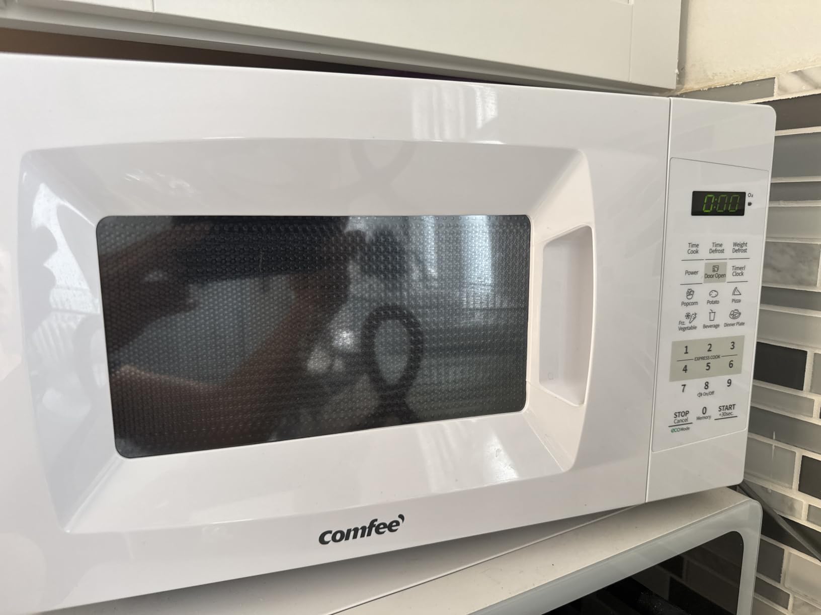 COMFEE' Countertop Microwave Oven, 0.7 Cu.Ft, 700W, Black, ECO Mode | Sound On/Off, One-Touch Buttons, Child Safety Lock, for Dorm, Apartment, Office customer photo 2