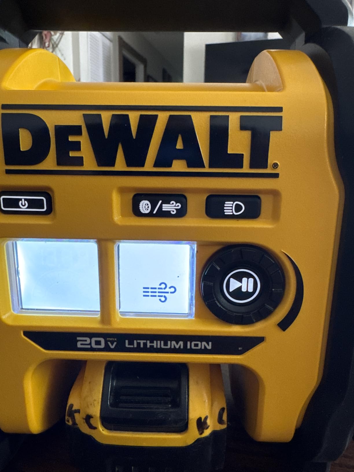 DEWALT Tire Inflator Portable Air Compressor 20V MAX, Car Air Pump with Automatic Shut Off, LED Light, Tool Only (DCC020IB) customer photo 1