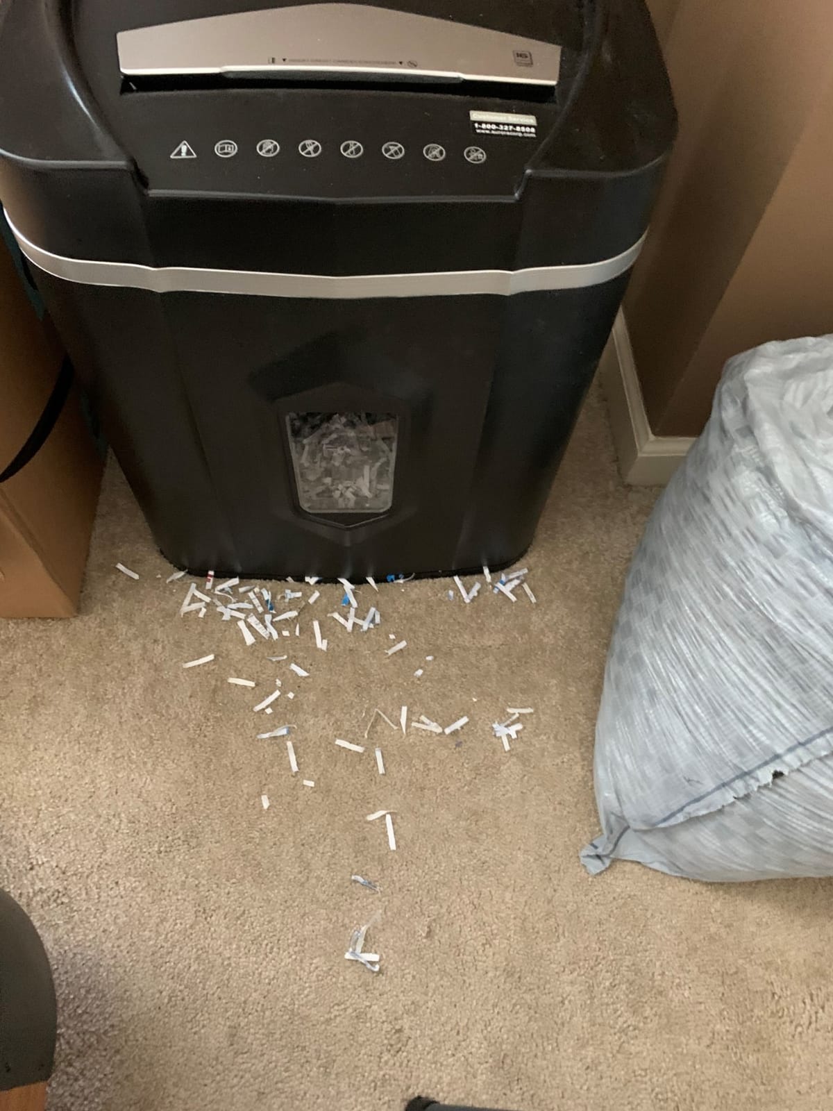 Aurora AU1640XA Anti-Jam 16 Sheet Crosscut Paper/CD and Credit Card/ 5 Gal Pullout Basket Shredder, 30 Minutes Continuous Run Time customer photo 2