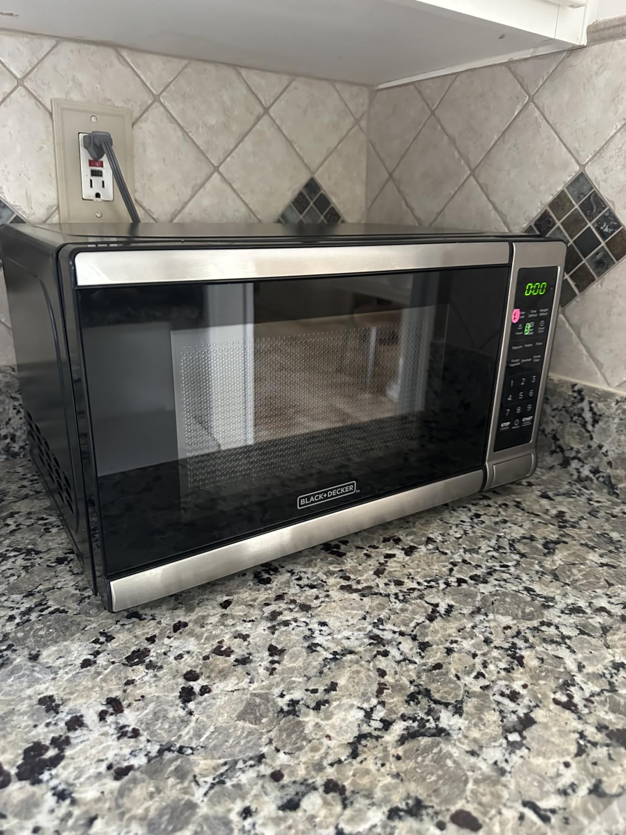 BLACK+DECKER Countertop Microwave Oven, 0.7 Cu.Ft, 700W, Stainless Steel | Digital Controls, Push-Button Door, Child Safety Lock, 10 Power Levels, Removable Turntable customer photo 1