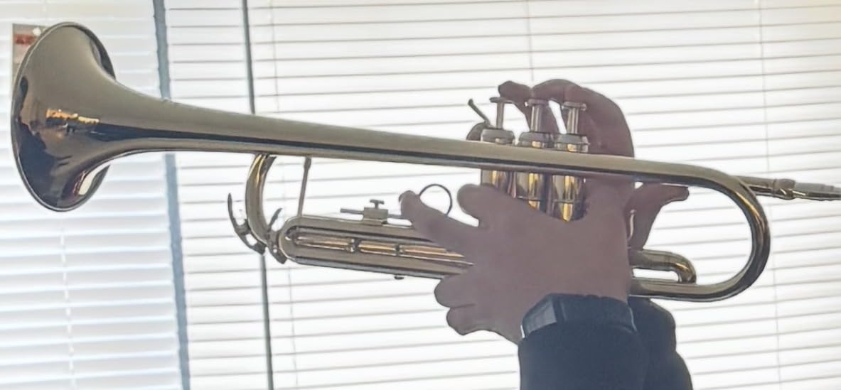 Eastar Bb Standard Trumpet Set for Beginner, Brass Student Trumpet Instrument with Hard Case, Cleaning Kit, 7C Mouthpiece and Gloves, ETR-380, Golden customer photo 2