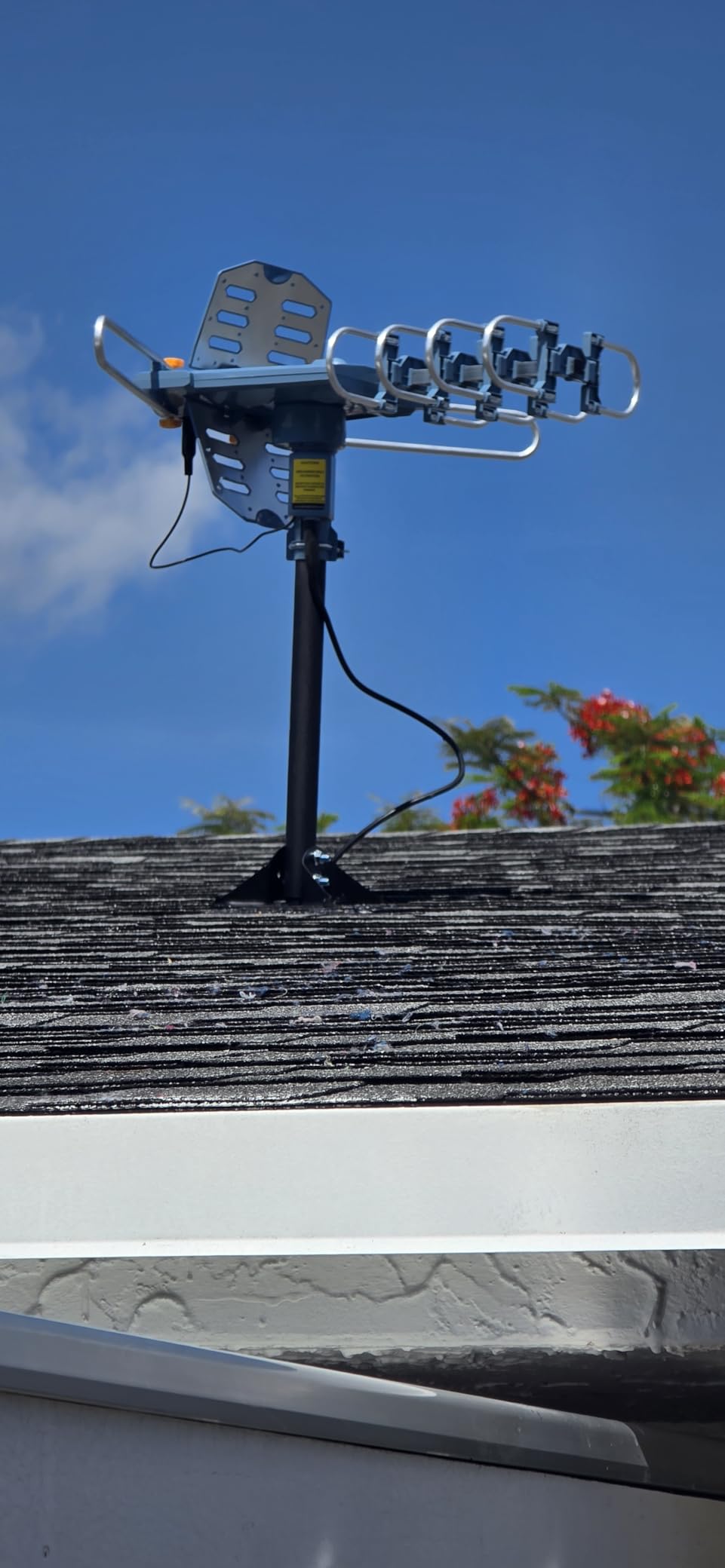 PBD Outdoor Digital Amplified HDTV Antenna, 150 Mile Motorized 360 Degree Rotation, Wireless Remote Control, 59FT RG6 Coax Cable, Coaxial Grounding Block, UHF VHF 1080P 4K, Support 2 TVs customer photo 2