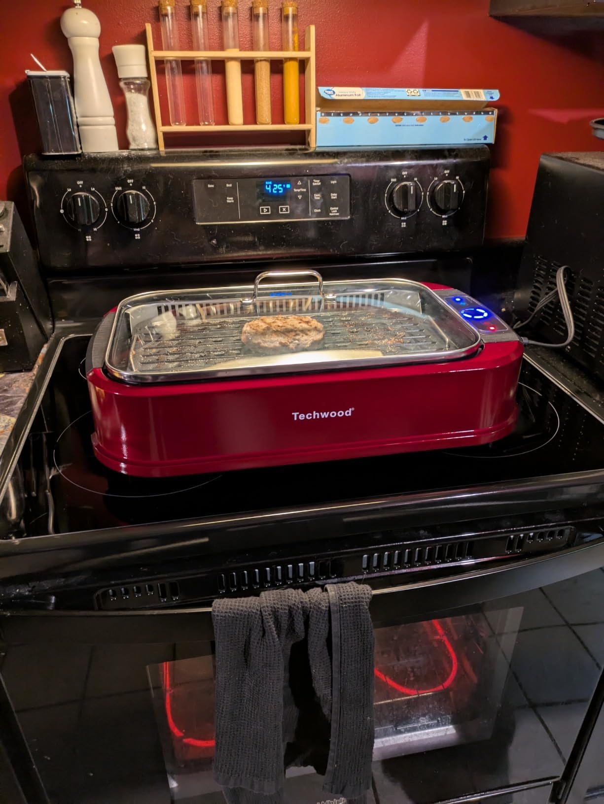 Indoor Smokeless Grill, Techwood 1500W Electric Indoor Grill with Tempered Glass Lid, Portable Non-stick BBQ Korean, Turbo Smoke Extractor Technology, Drip Tray & Double Removable Plate, Black customer photo 2