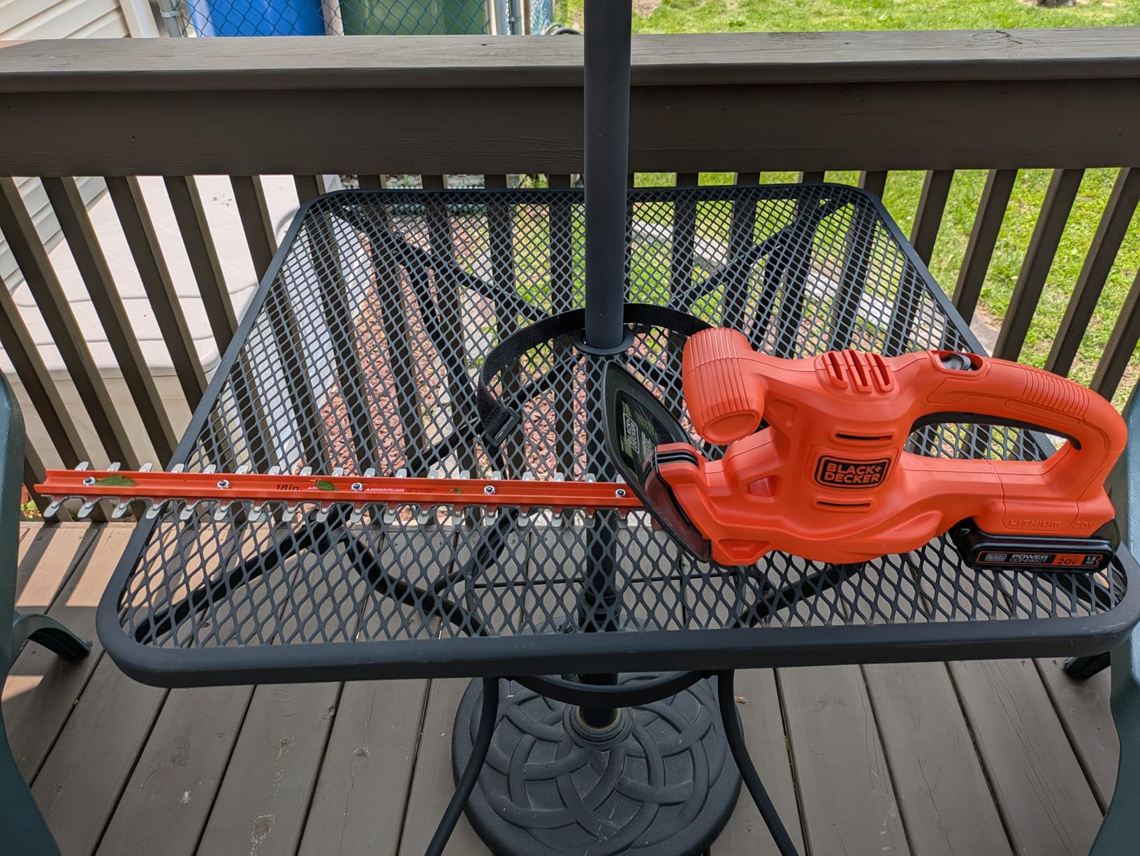 BLACK+DECKER 20V MAX Hedge Trimmer Cordless, 18 inch Blade, (1) Battery and Charger Included, Light Weight Reduced Vibration, Bush Trimmer Hedger (LHT218C1) customer photo 1