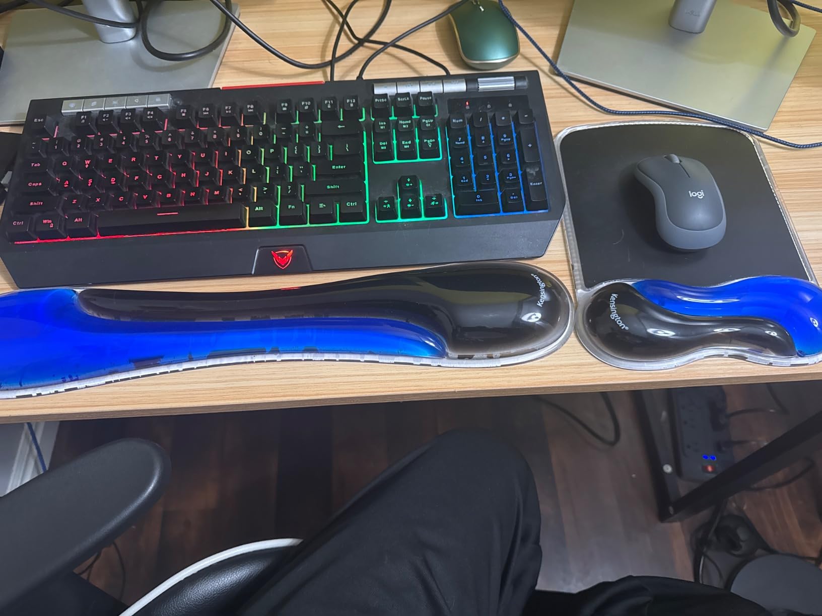 Kensington Duo Gel Mouse & Keyboard Wrist Rest Bundle Set, Ergonomic Keyboard and Mouse Pad With Wrist Support, Keyboard Wrist Rest, Computer Keyboard Pad, Cooling Gel, Non-Skid Backing, Blue K52920WW customer photo 2