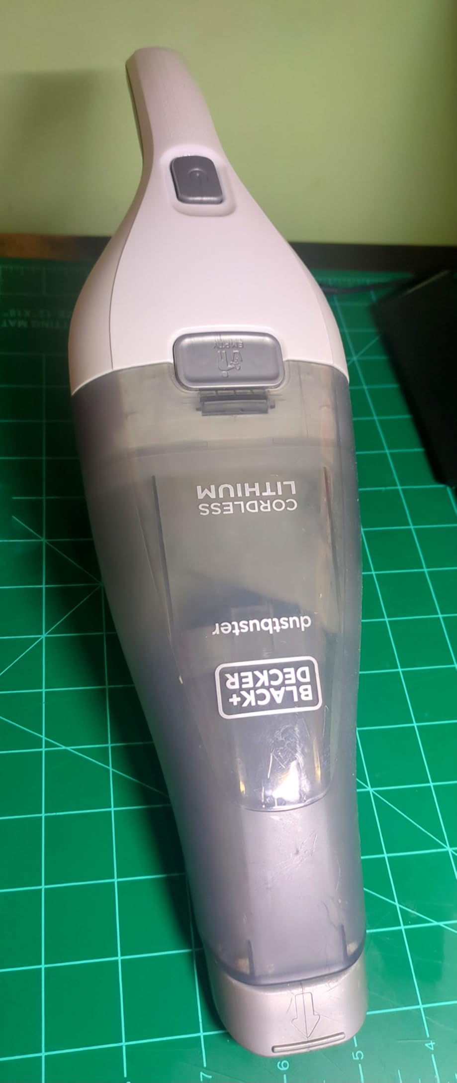 BLACK+DECKER dustbuster Cordless Handheld Vacuum, Portable Car Vacuum Cordless Rechargeable, Wall Mount, Strong Suction QuickClean (HNVC215B10) customer photo 1