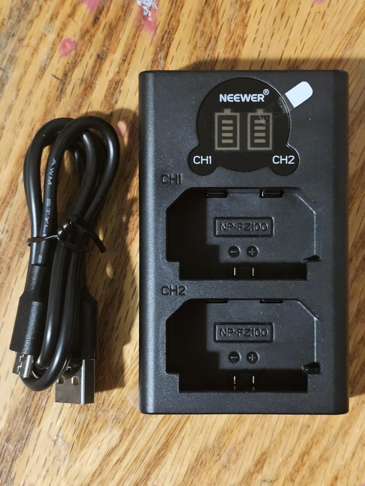 Neewer Dual USB Charger for Sony NP-FZ100 Battery, Compatible with Sony ZV-E1, FX3, FX30, A1, A9 II, A7R V, A7S III, A7 IV, A6600, A7C Cameras, Designed with LCD Display, Versatile Charging Options customer photo 1