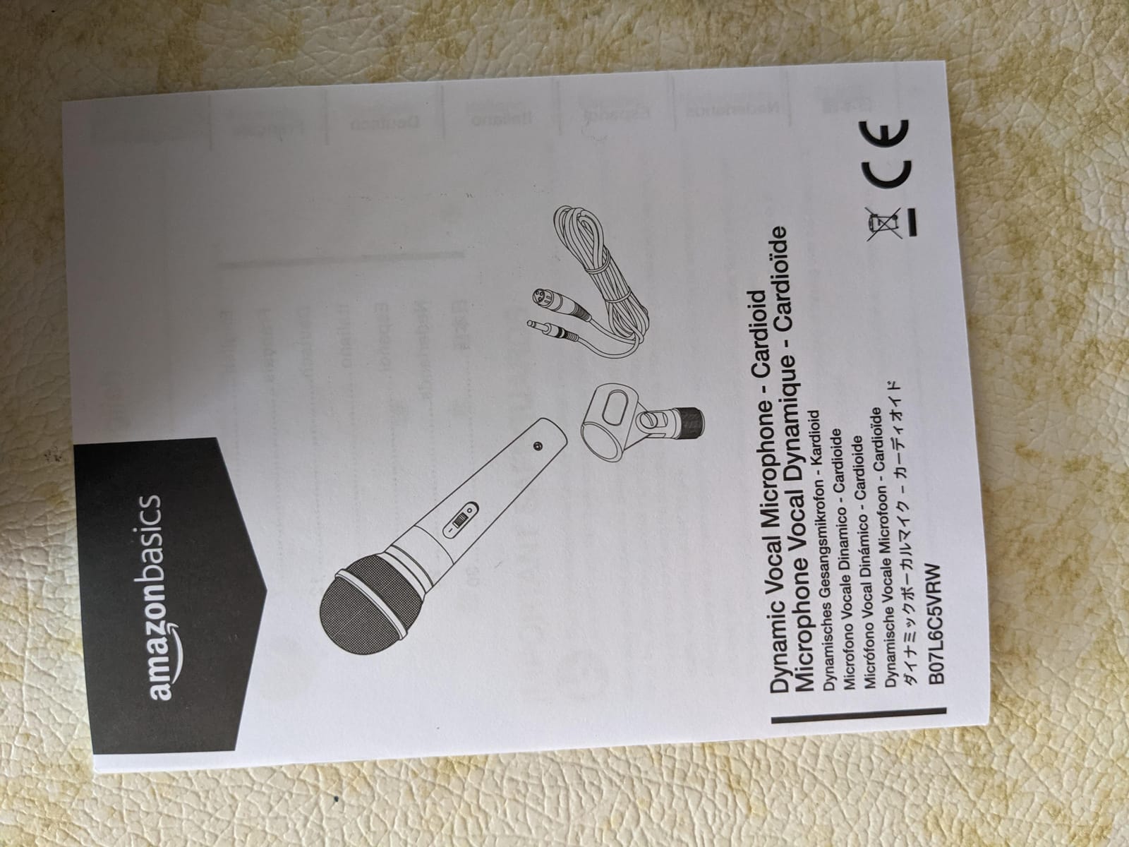 Amazon Basics Dynamic Vocal Microphone with Cable for Podcasting, Recording, Broadcasting, Live Performance, Karaoke customer photo 2
