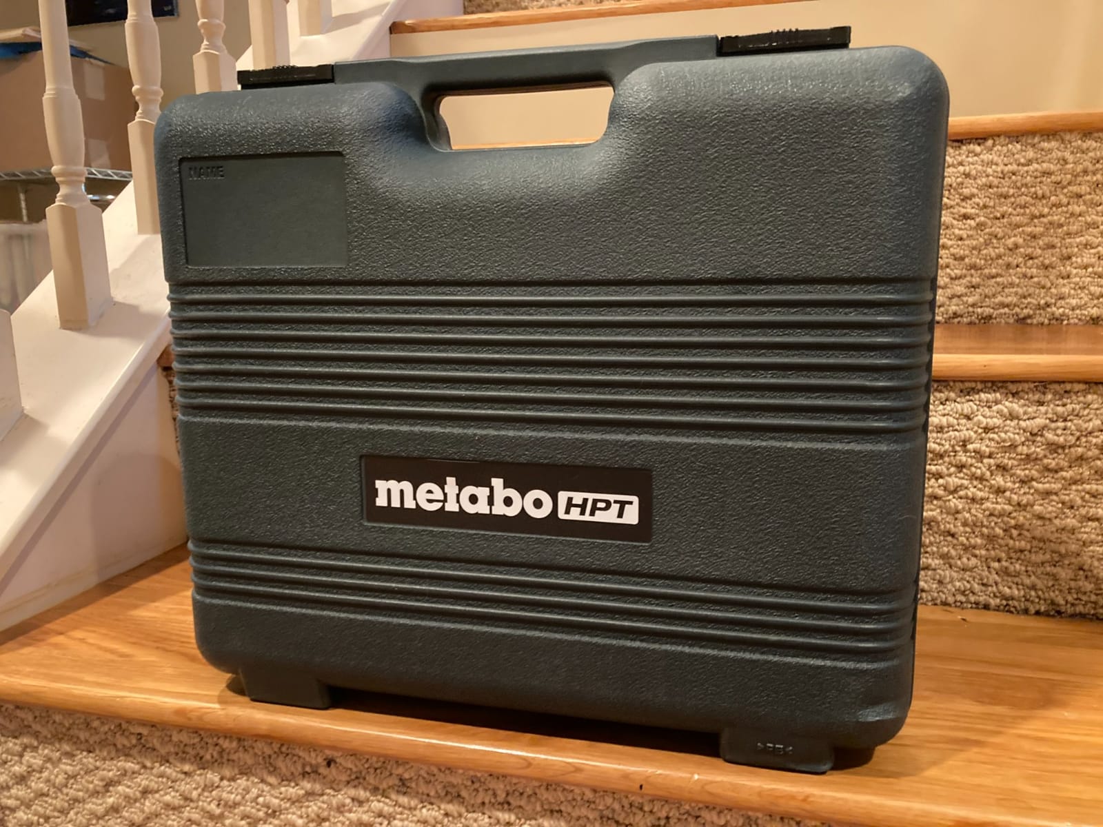 Metabo HPT 15 Gauge Angled Finish Nailer, Selective Actuation, NT65MA4 customer photo 2