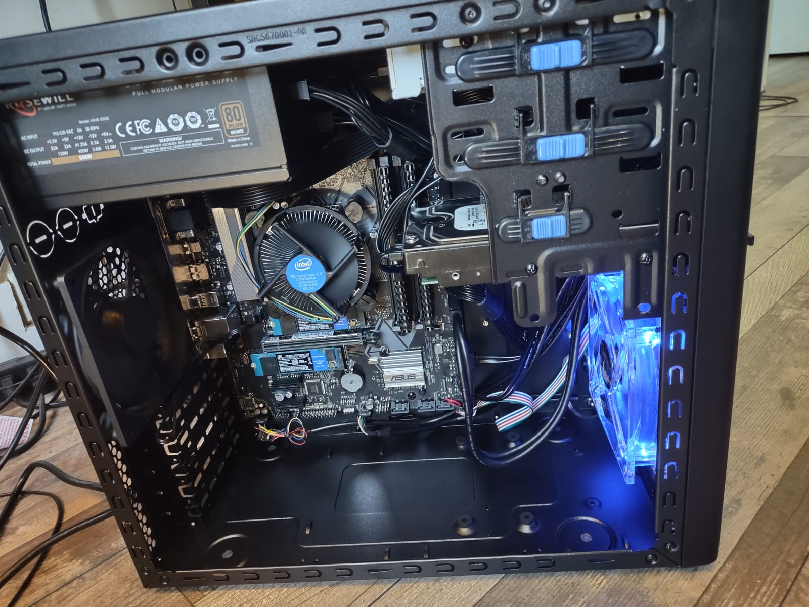 Intel Core i5-9400 Desktop Processor 6 Cores up to 4.1 GHz LGA1151 300 Series 65W customer photo 1