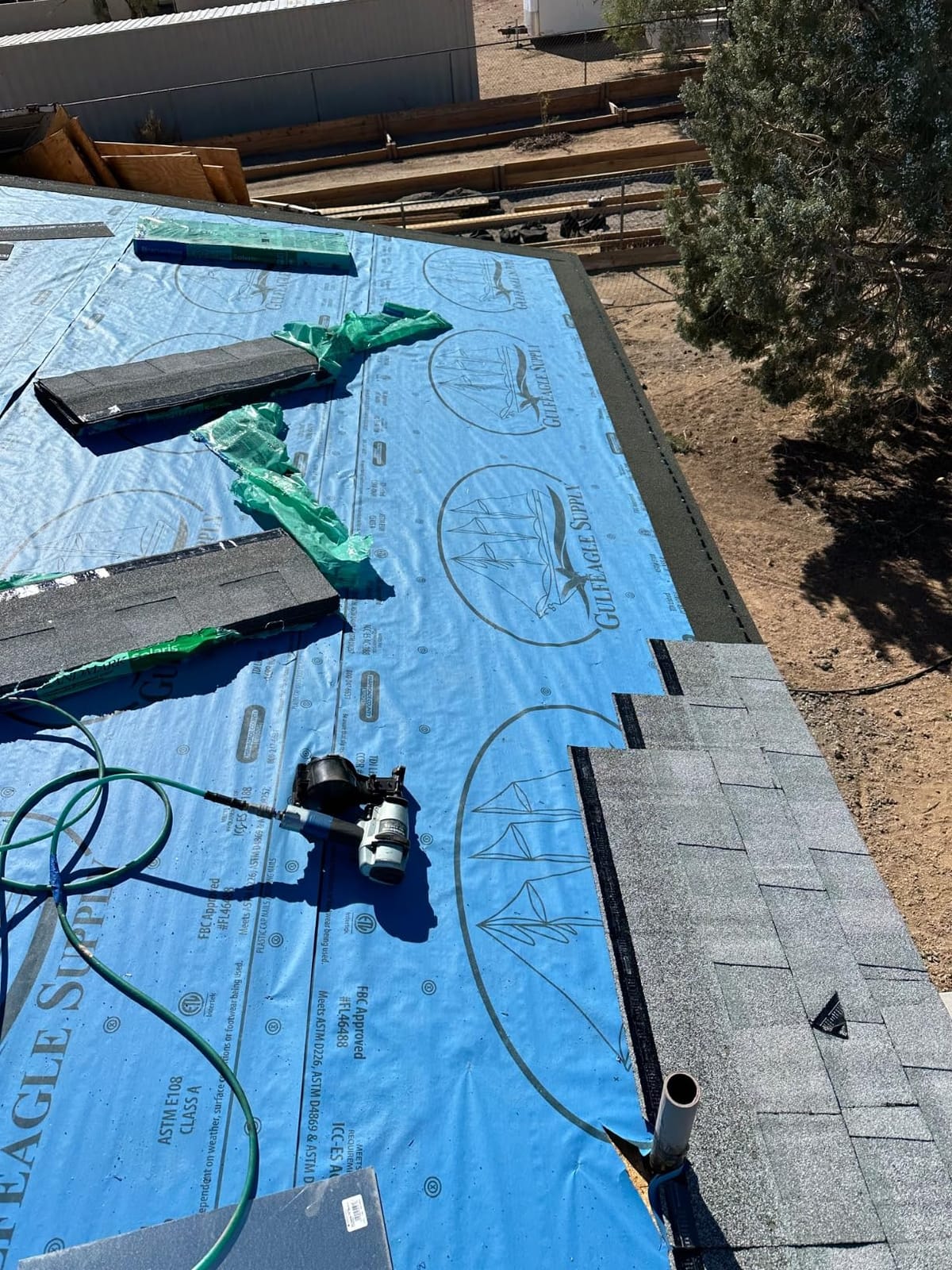 Metabo HPT Pneumatic Roofing Nailer, 16 Degree Asphalt Shingles, NV45AB2 customer photo 2