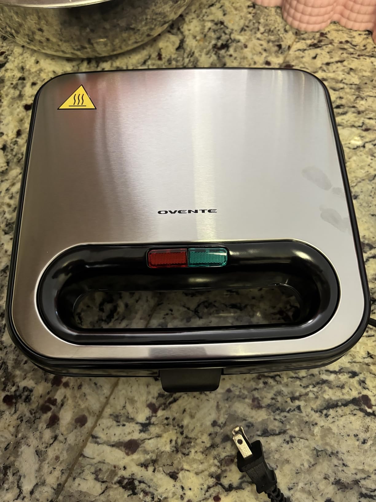 OVENTE Electric Sandwich Maker, 750W Non-Stick Plates, Black GPS401B customer photo 1