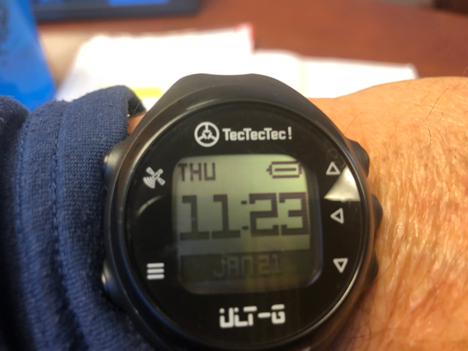 TecTecTec ULT-G Golf GPS Watch - Simple & Easy Distance Watch, No App Required on Course, Front/Back/Middle Distances, 38,000+ Courses Preloaded, Lightweight & Water-Resistant - Black customer photo 2