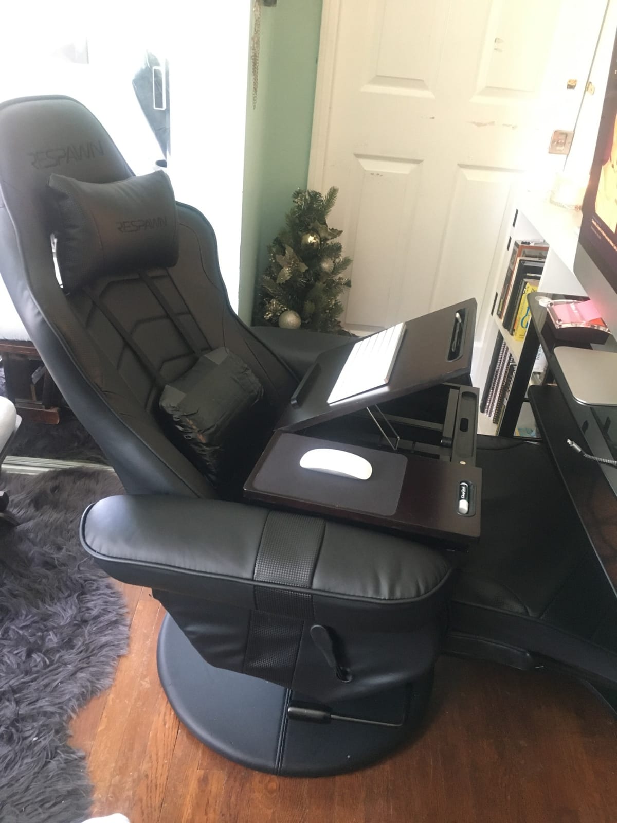 Respawn 900 Gaming Recliner Chair with Footrest, Cup Holder and Swivel | Ergonomic gaming recliner with footrest, cup holder, lumbar support, 135° recline & 360° swivel for console gaming customer photo 1