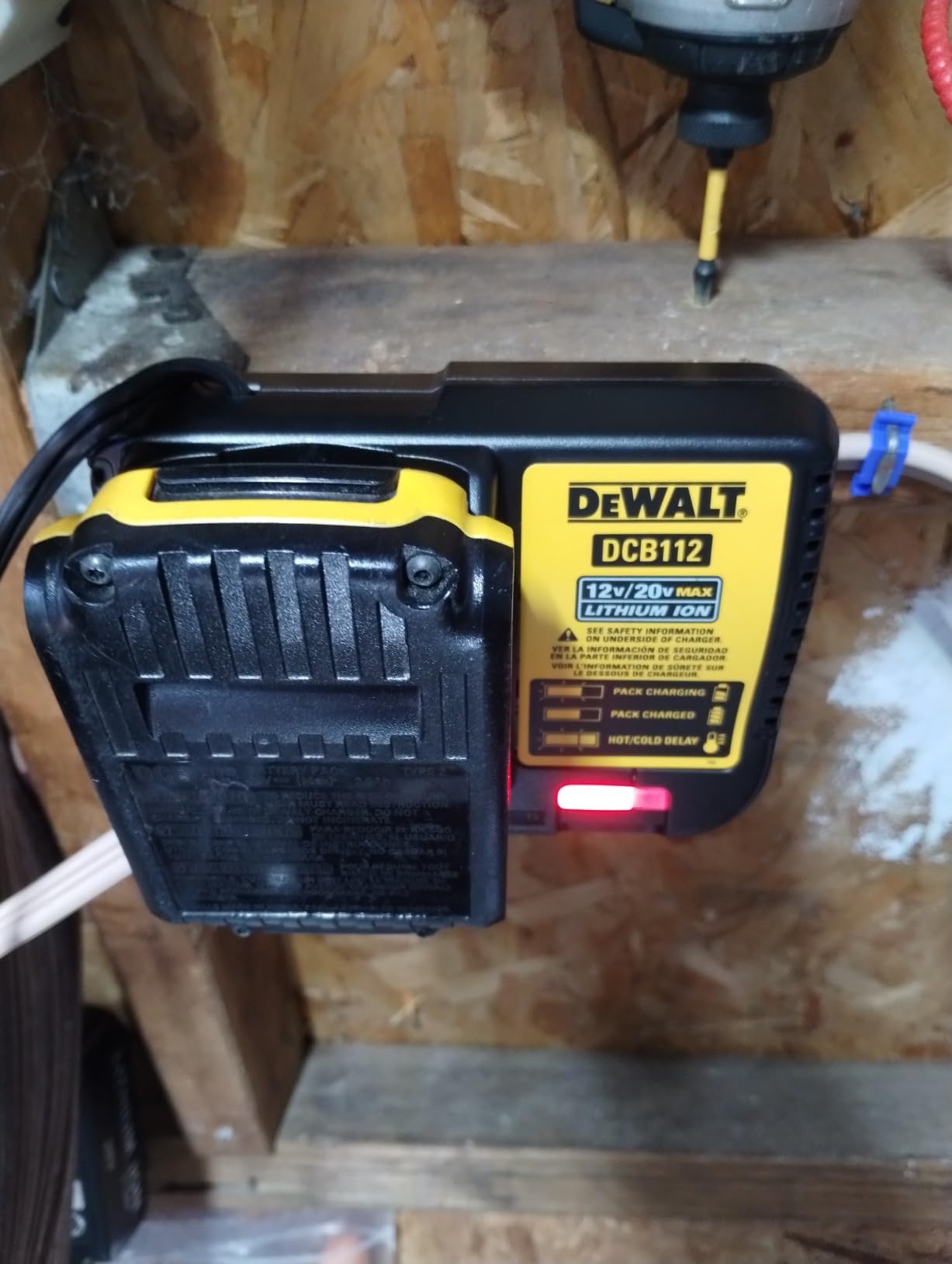 DEWALT 20V MAX Orbital Sander Cordless, 5-Inch Sander Tool, 2.0Ah, 8,000-12,000 OPM, Variable Speed Dial, Storage Bag, Battery and Charger Included (DCW210D1) customer photo 2