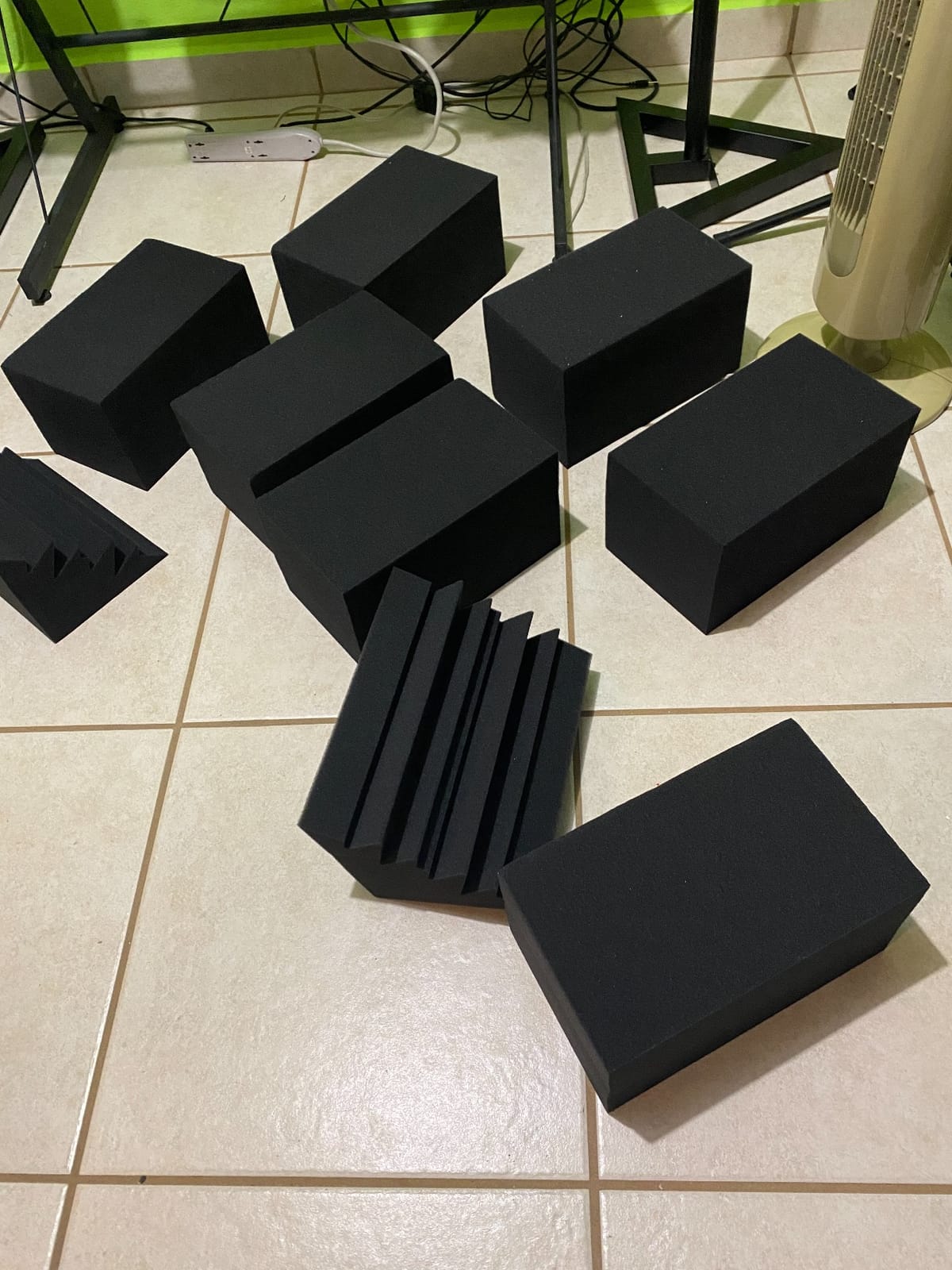 JBER 4Pack Acoustic Foam Corner Bass Traps, Studio Foam Corner Block Finish | 12