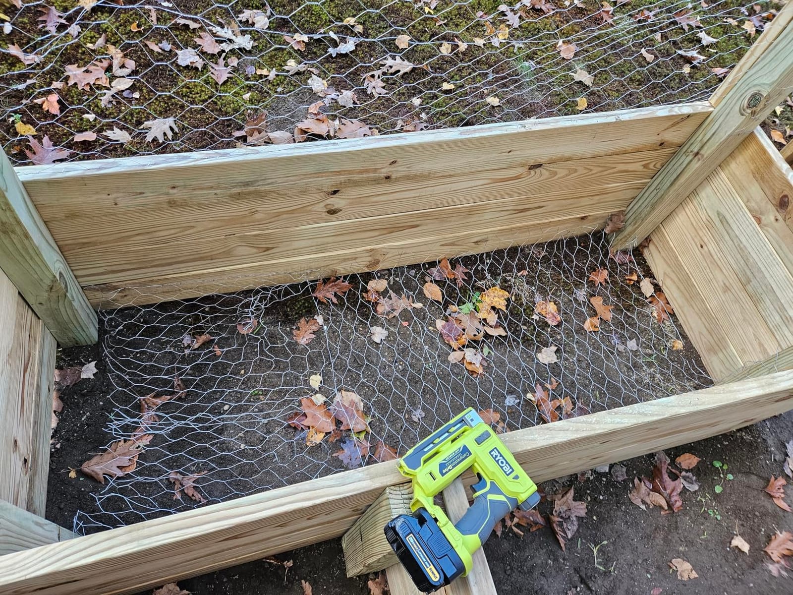 Ryobi 18-Volt ONE+ Cordless Compression Drive 3/8 in. Crown Stapler (Tool Only) P317 customer photo 2