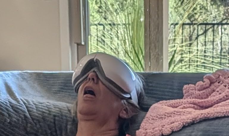 RENPHO Eyeris 1 Eye Massager with Heat, Heated Massage Eye Mask | Vibration Massage for Head Tension, Eye Strain, Dry Eyes & Dark Circles, FSA Eligible HSA, White customer photo 1
